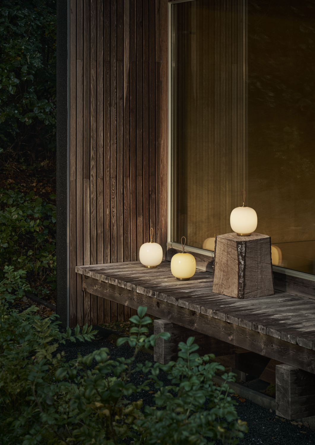 Louis Poulsen VL 45 Radiohus Genopladelig Bordlampe Messing/Rosa Glas